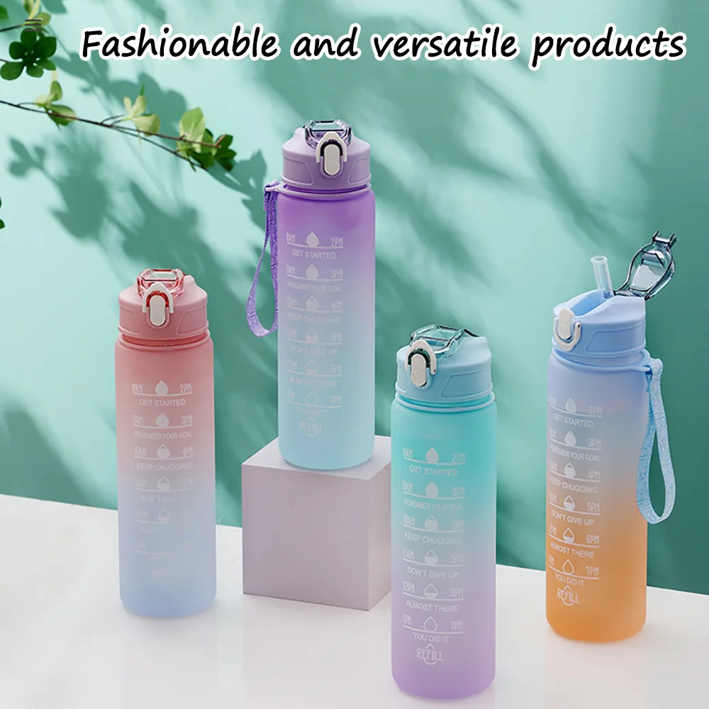 900 ml Wasserflasche mit Farbverlauf – tragbar, für Outdoor-Sport geeignet, aus Kunststoff, mit Ein-Klick-Verschluss und Trinkhalm