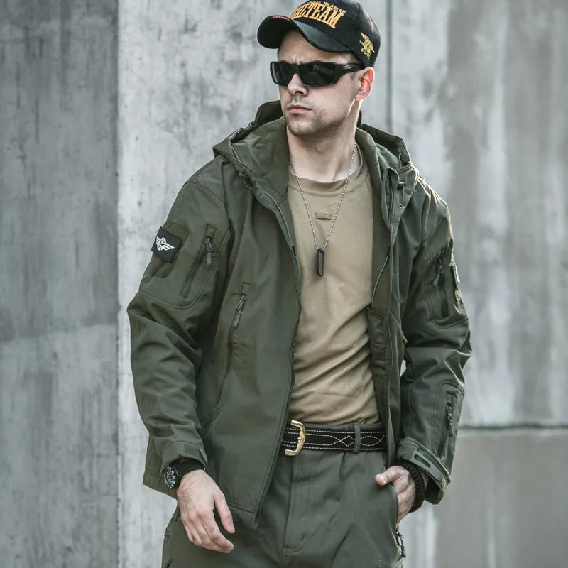 Herrenjacke mit Kapuze – wasserdicht, durchgehender Reißverschluss, mehrere Taschen – taktischer Outdoor-Mantel für Camping und Arbeit