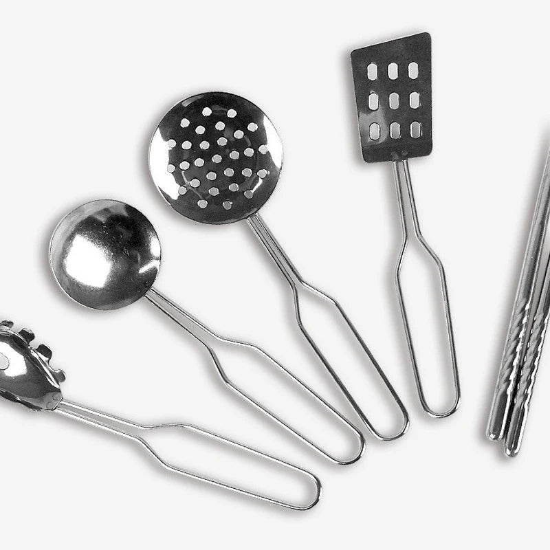 Spielzeug-Küchenzubehör mit Edelstahl-Kochgeschirr (Töpfe und Pfannen) und Küchenutensilien – Geschenk und Lernspielzeug