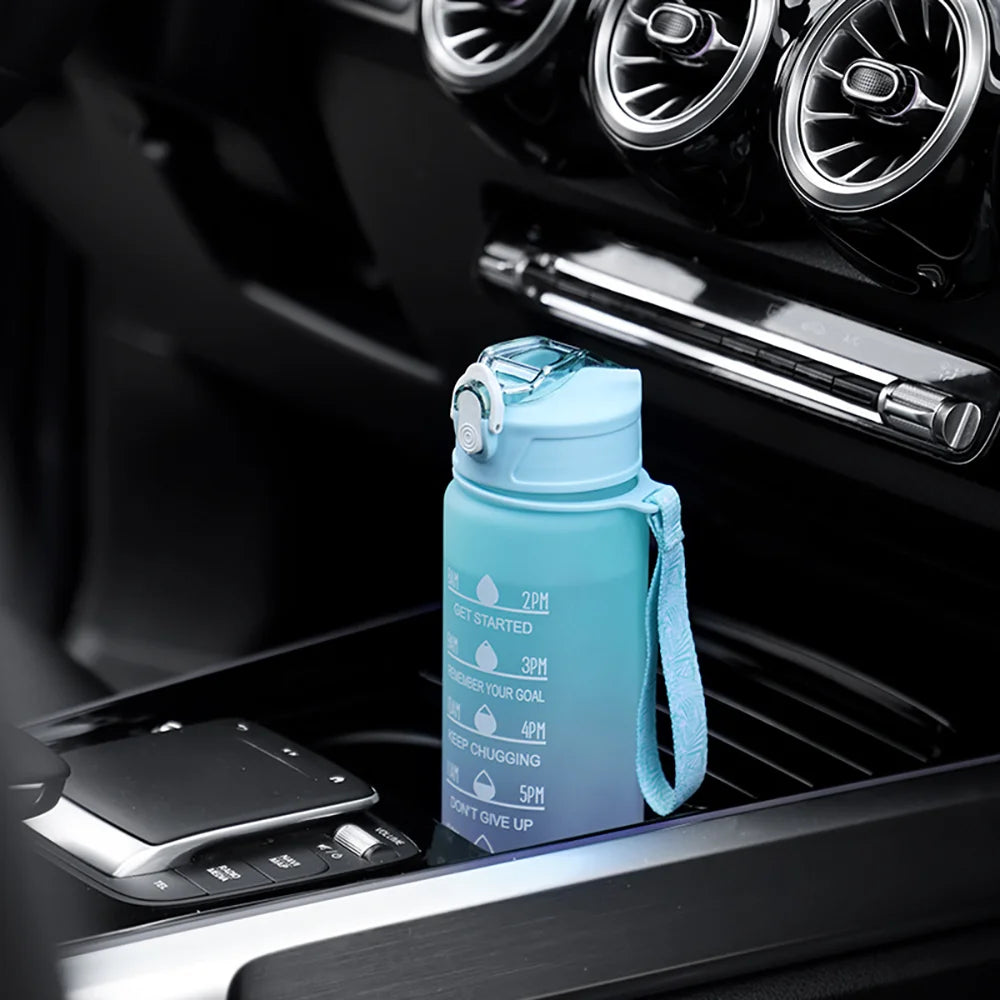 900 ml Wasserflasche mit Farbverlauf – tragbar, für Outdoor-Sport geeignet, aus Kunststoff, mit Ein-Klick-Verschluss und Trinkhalm