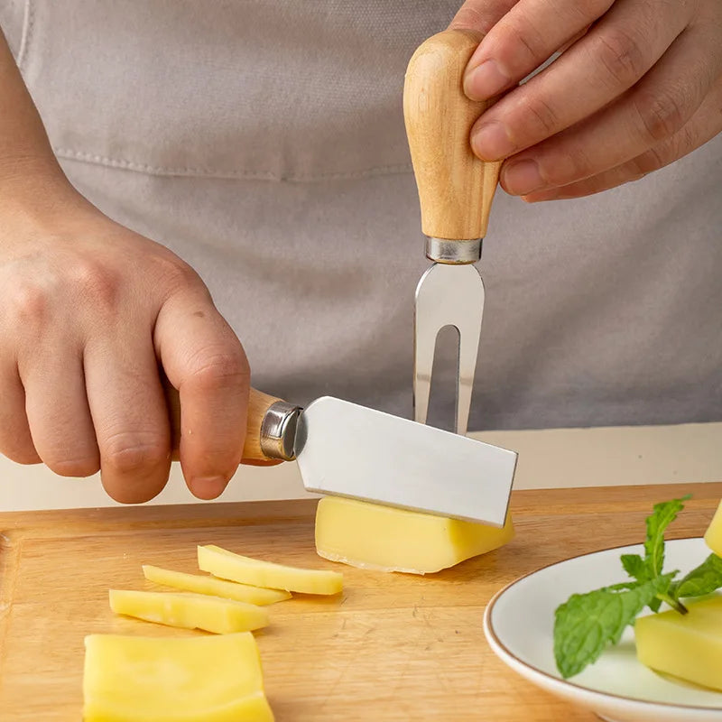 Kreatives Käseschneider-Set für die Küche im Karton